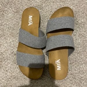 Slide on sandals size 6